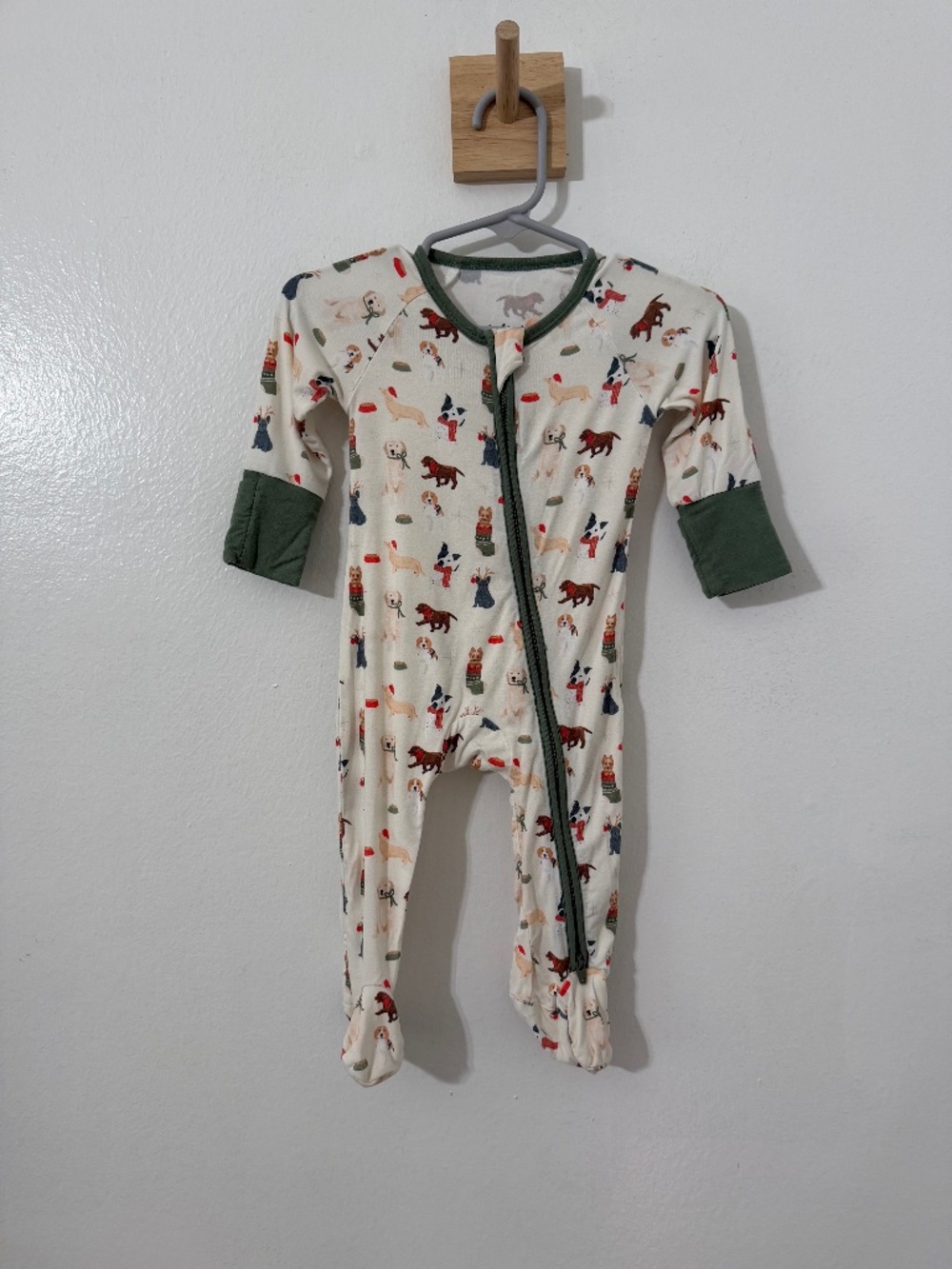Tullabee Winter Dog Graphic Print Footed Zip One Piece Sleeper 0-3M Bamboo